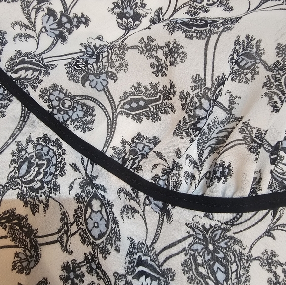 LOFT Navy Floral Faux Wrap Blouse Size 14 Cap Sleeve Lined Sheer Overlay - Picture 2 of 10